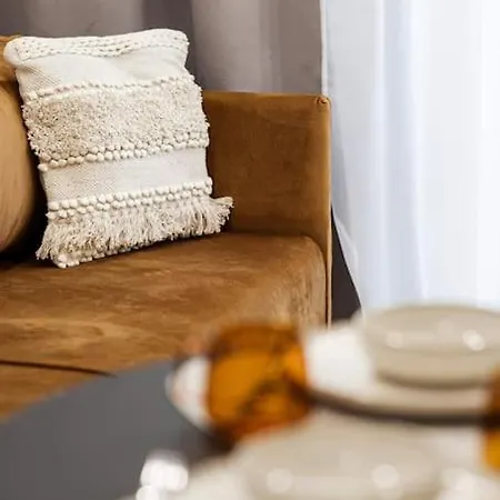 Tyzenhauzu Apartment *